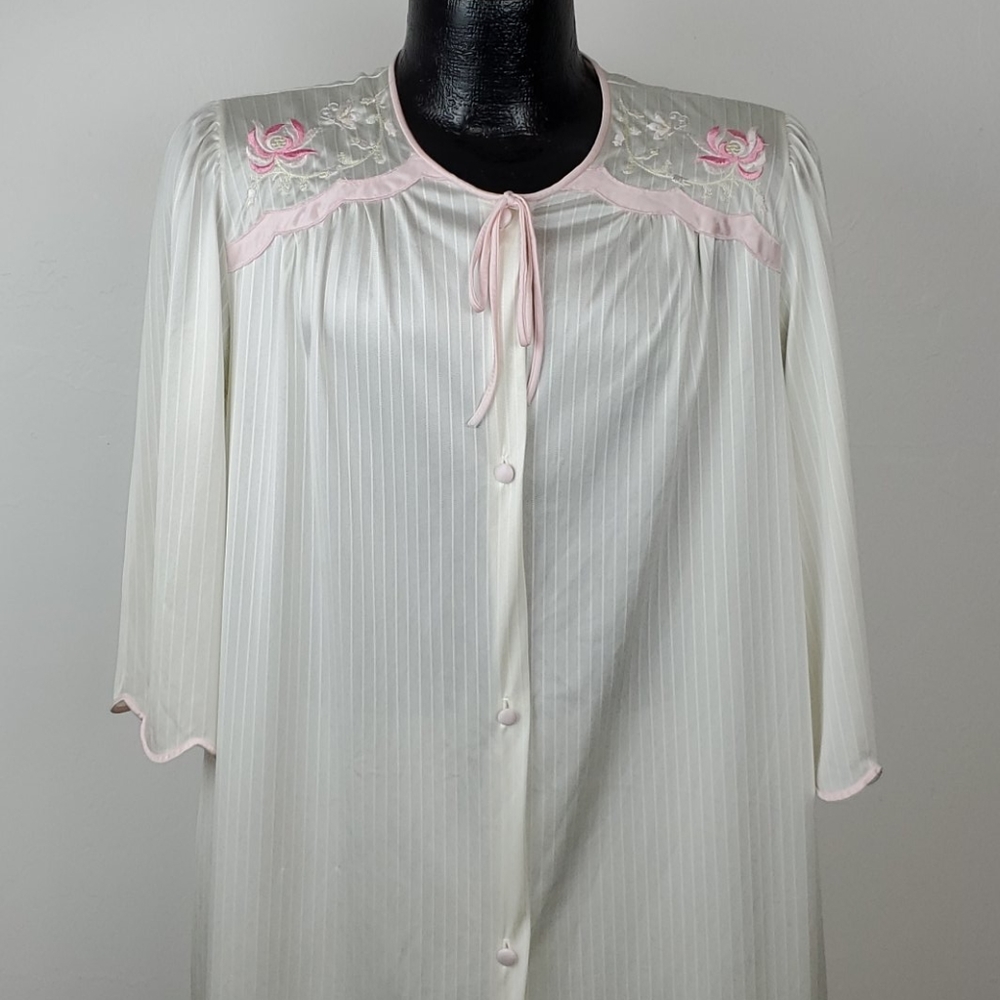 Vintage Lorraine nylon embroidered robes women size L